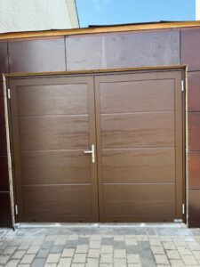 woodgrain-plano-ral8028